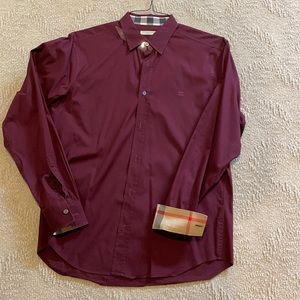 Like new!! Burberry men’s button down shirt